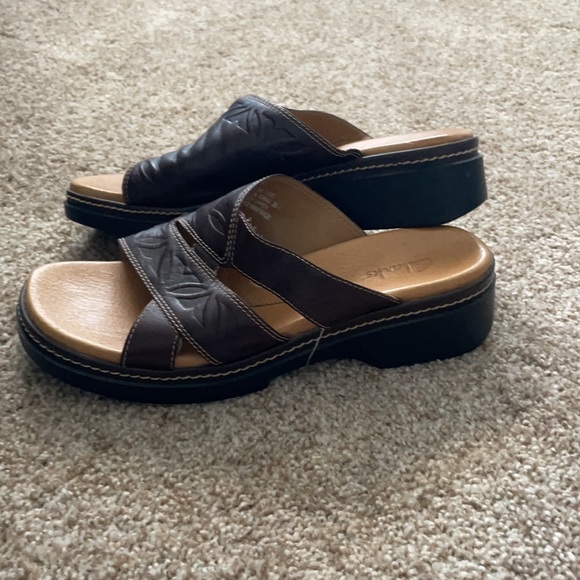 Clarks Brown Leather Sandals - Picture 2 of 4
